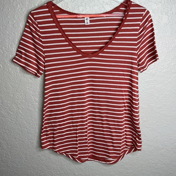 Striped Coral V-Neck Top - Picture 2 of 5